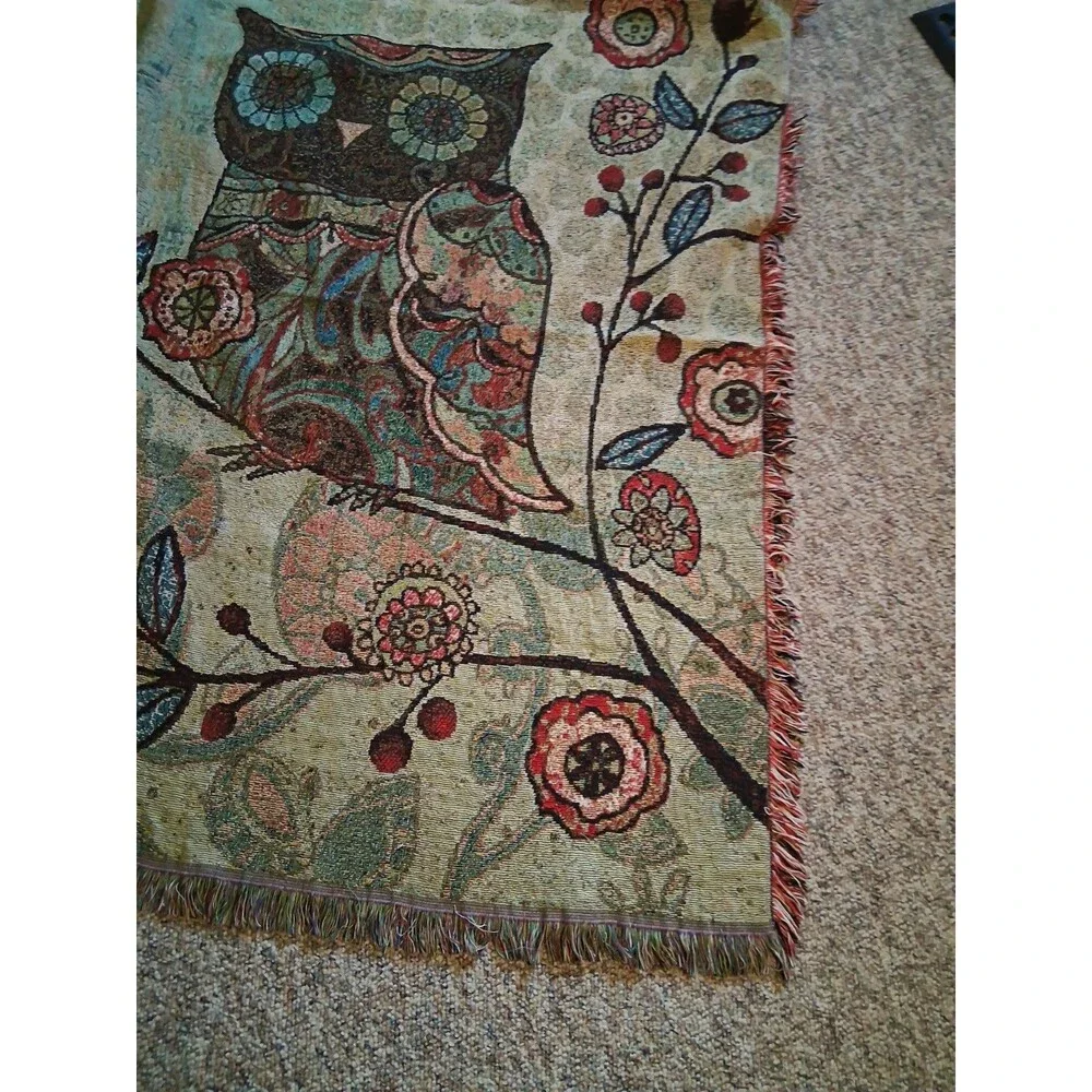 Unbranded tapestry throw